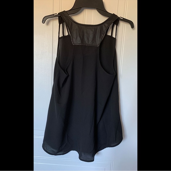 U2B top - Picture 2 of 3